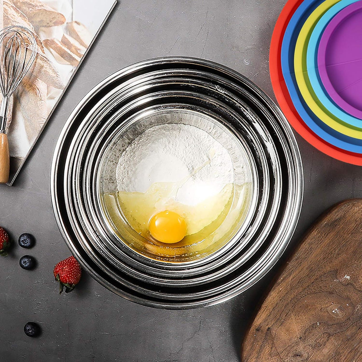Set of 5 Stainless Steel Mixing Bowls with Airtight Lids Y5038