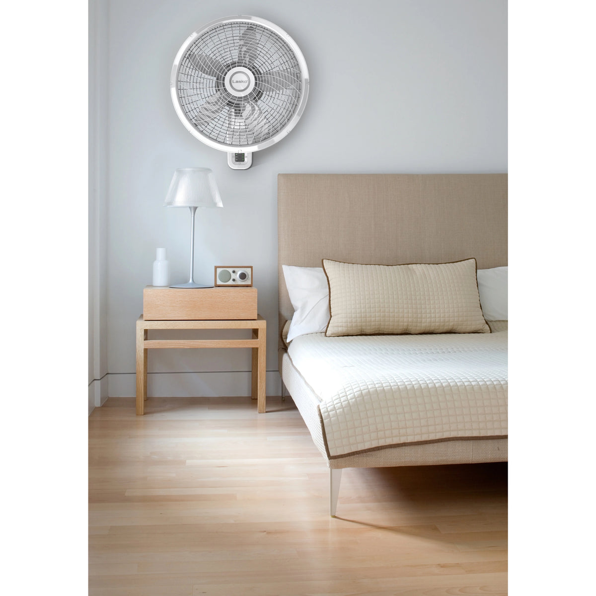 18" Oscillating Wall-Mount Fan with Remote Control Y5684