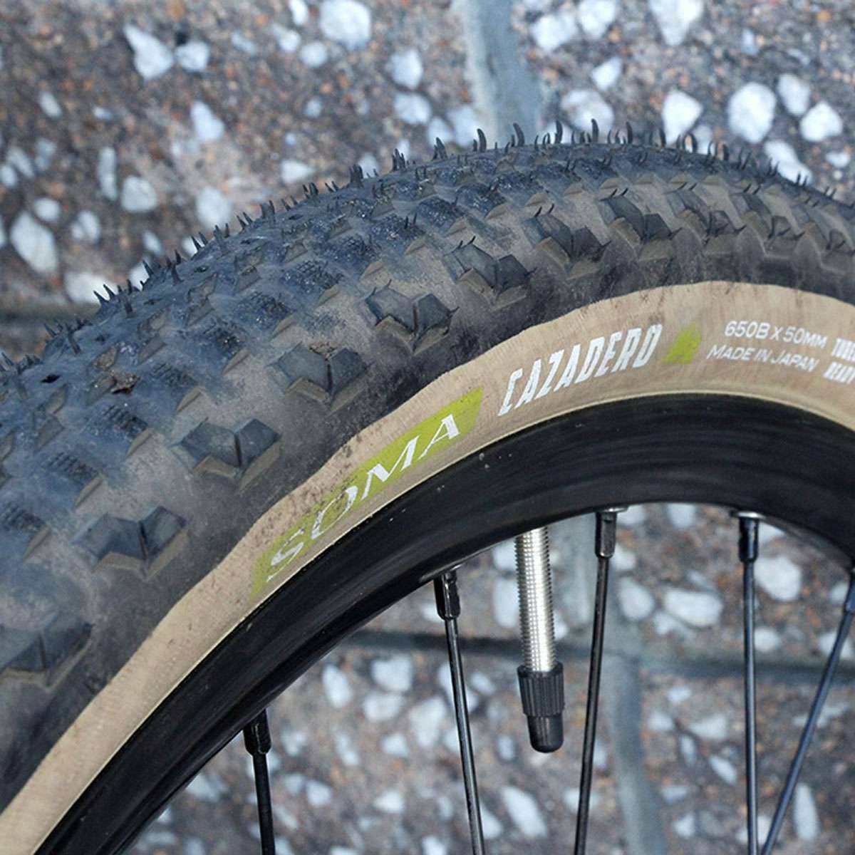 650B x 50 Black/Skinwall Bicycle Tire K277