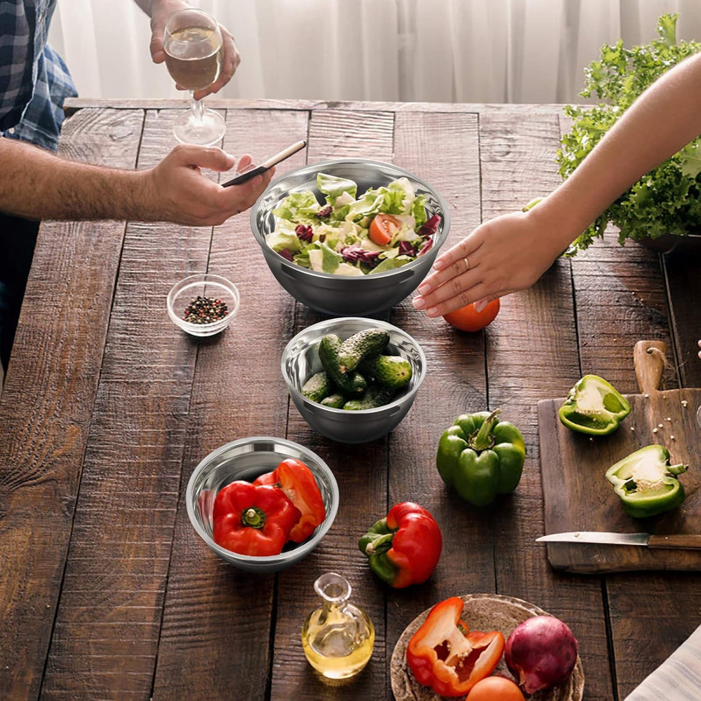 Set of 5 Stainless Steel Mixing Bowls with Airtight Lids Y5038
